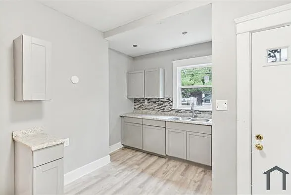 9403 Columbia Ave — Photo 6
