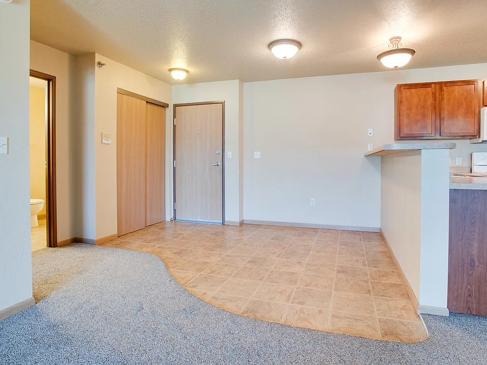 Waterstone Apartments Dining