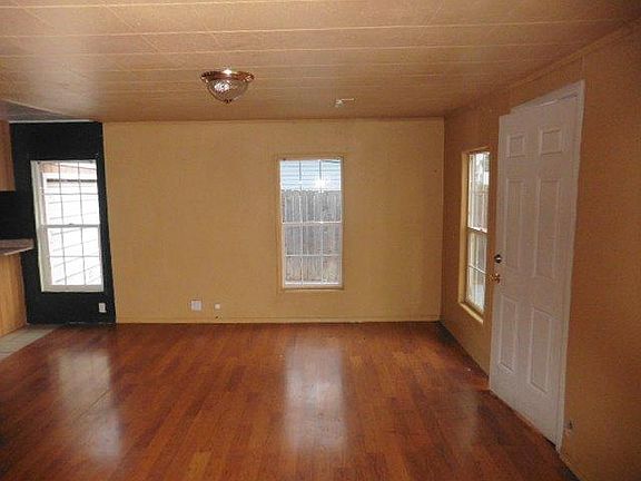 3rd image of 510 Beatty St