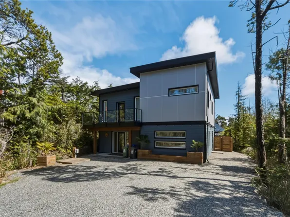 823 Lorne White Pl, Ucluelet, BC V0R 3A0