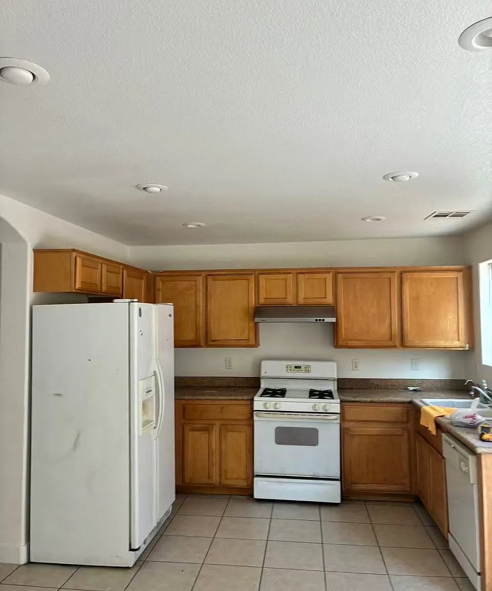 3 bed, 2.5 bath, 1231 sqft, $1,750 — Photo 2