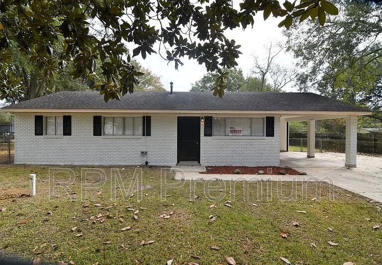 2424 Toledo St — Photo 1