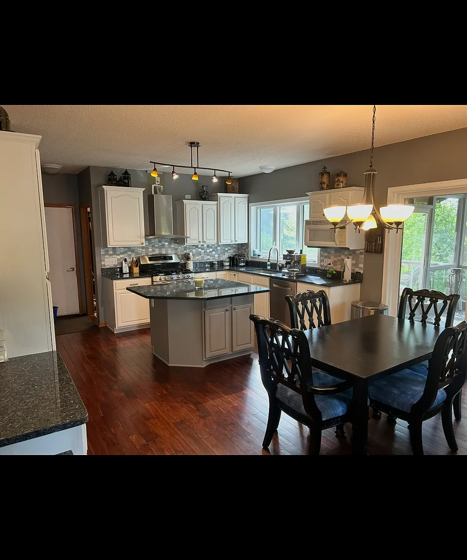 4 bed, 3700 sqft, $3,700 — Photo 2