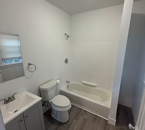 3rd image of 316 Schenck St #6