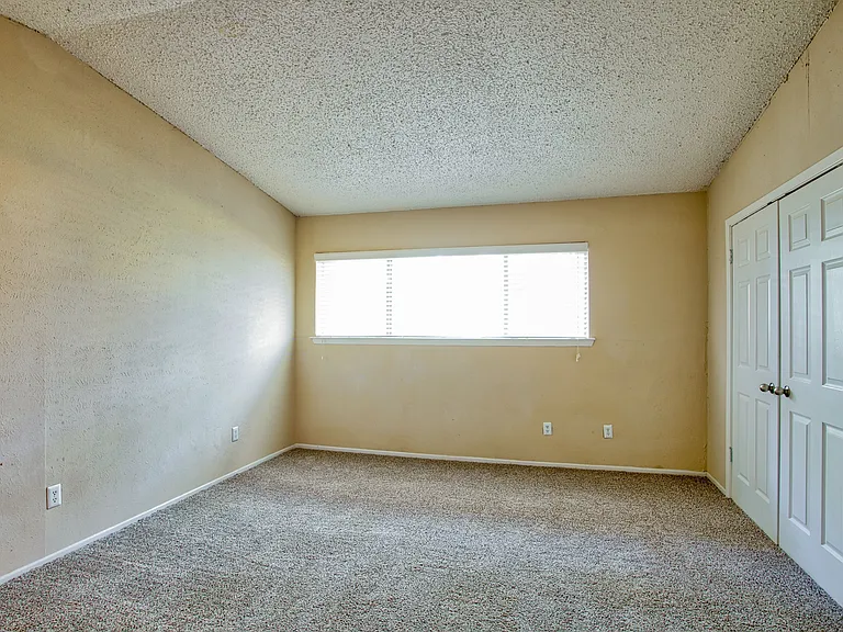 Highlands Creek Apartments — Photo 26