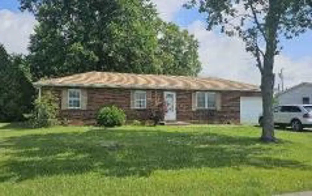 208 E Lovers Ln photo 1