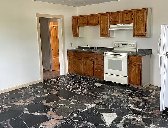 3rd image of 25 White Pine Dr