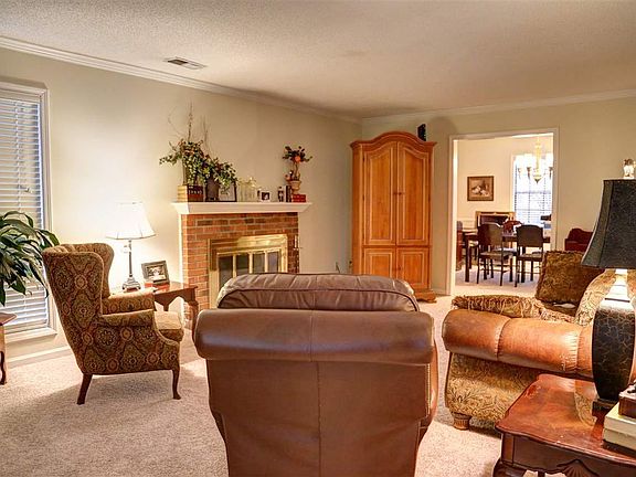 3rd image of 7902 Cloverbrook Ln