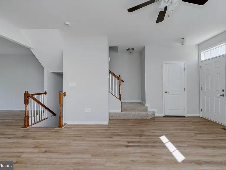 8647 Rosecrans Ln — Photo 5