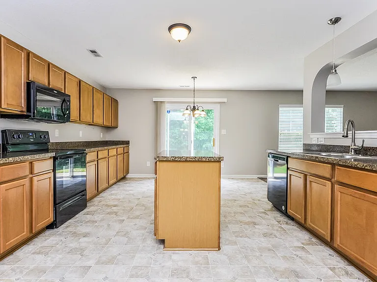 182 Brookhaven Dr — Photo 6
