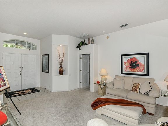 5th image of 17 Oak Village Blvd S