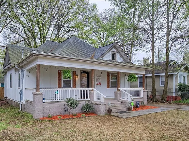 1130 Larosa Ter SW — Photo 3