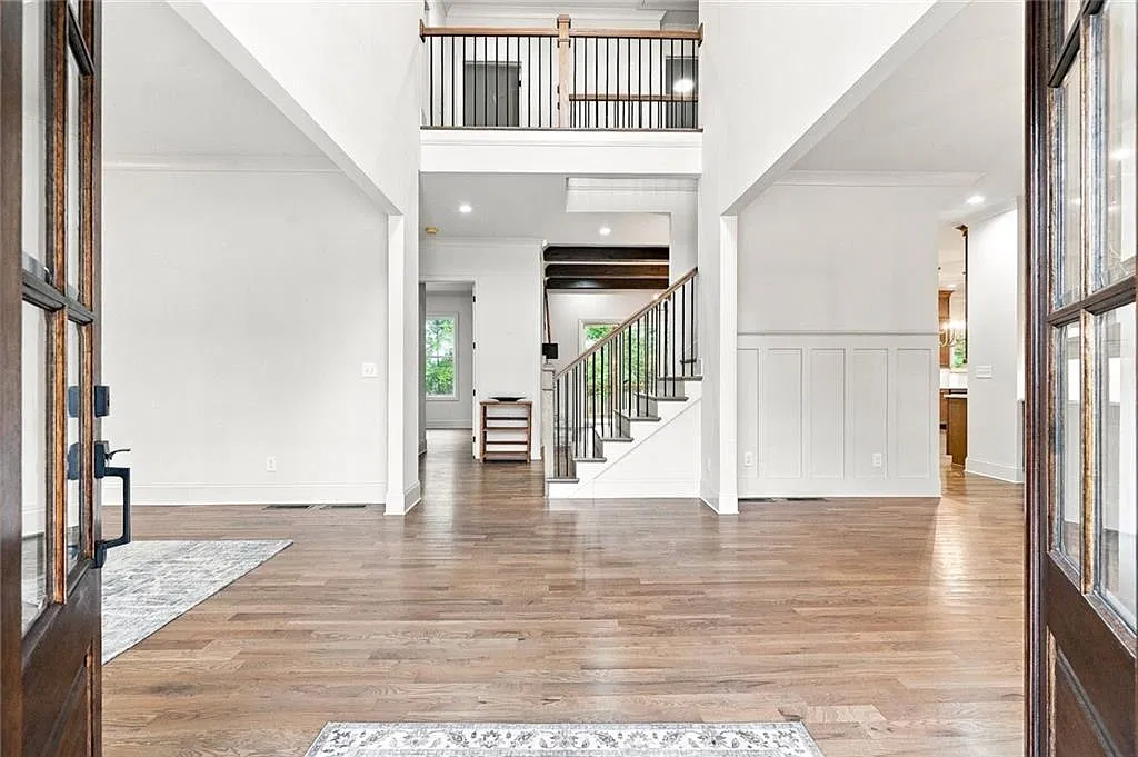 5 bed, 4.5 bath, 3800 sqft, $7,700 — Photo 4