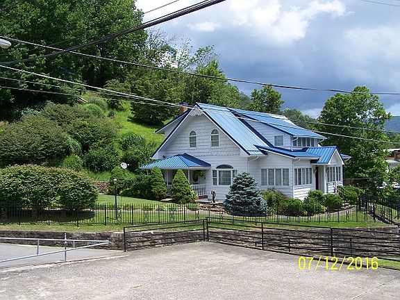 3rd image of 6 Hayes St