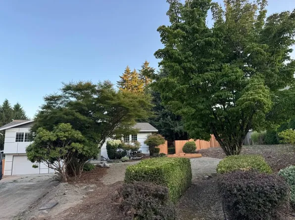 7102 100th St E, Puyallup, WA 98373