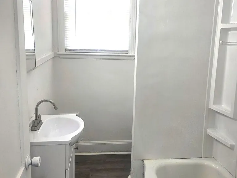 19 Woodlawn Ave — Photo 9