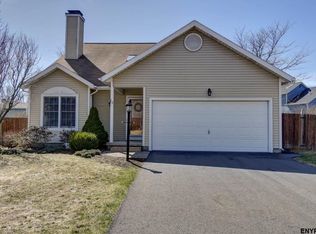 12 Mapleridge Ave, Halfmoon, NY 12065