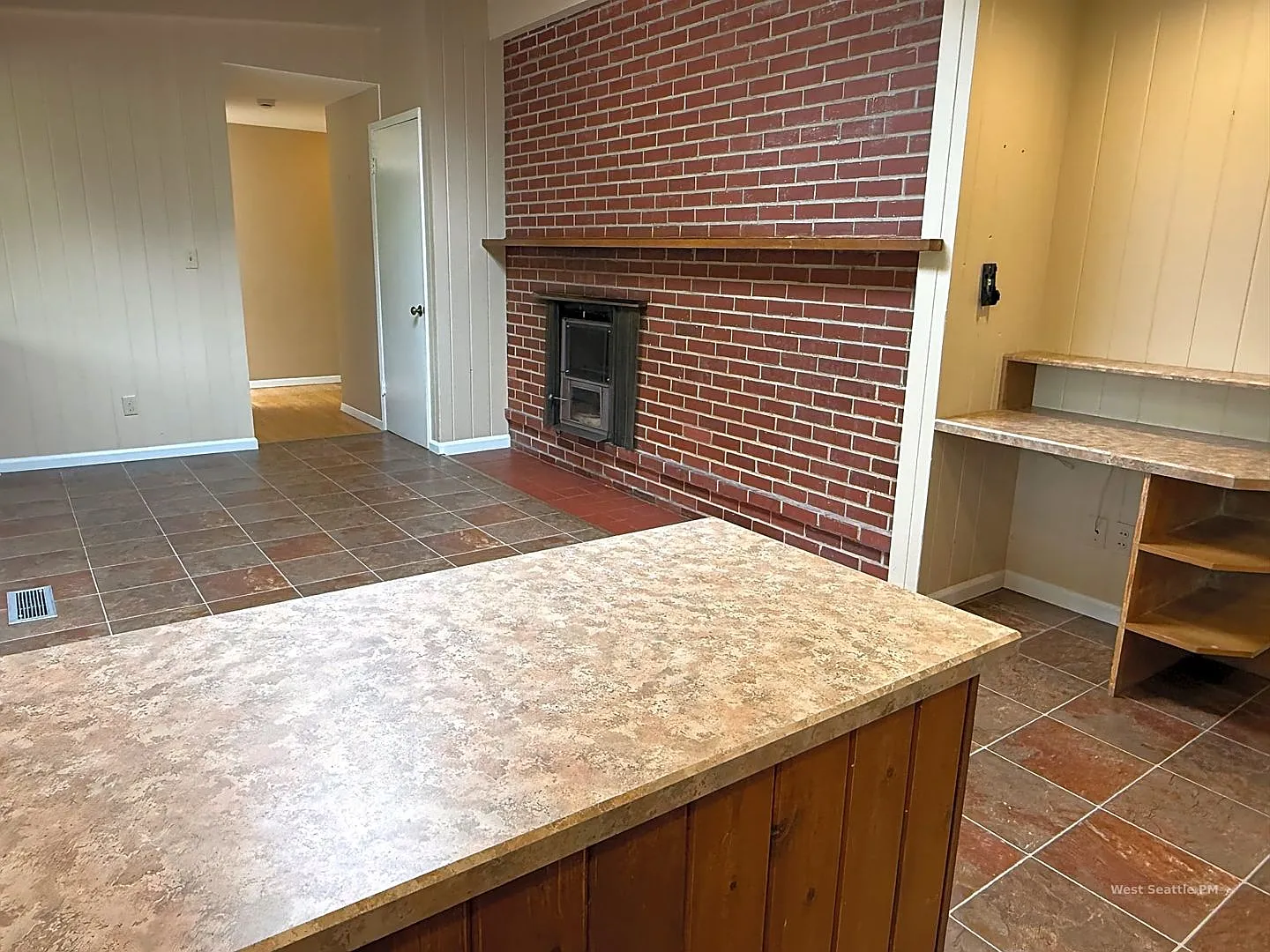 6BR Classic Mid-Century Medina Home w/ Yard Service Included! — Photo 4