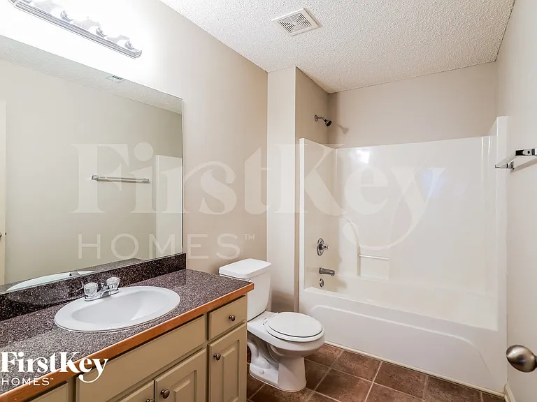 894 Hawk Creek Trl — Photo 14