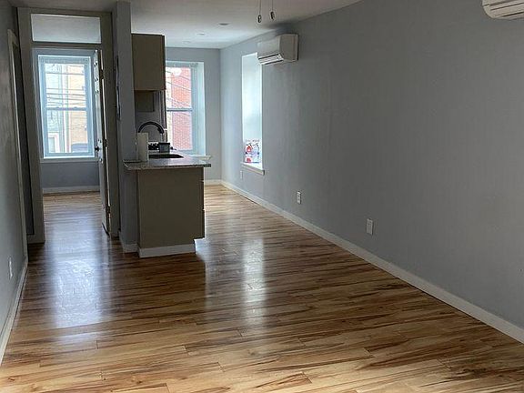2nd image of 3739 Calumet St Floor 2