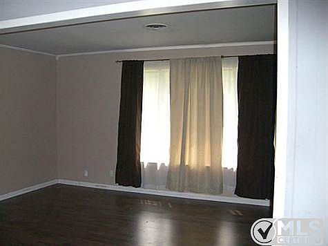 5th image of 914 Oakwood Dr