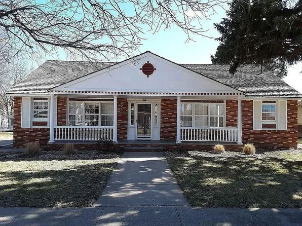 216 2nd St SW, Orange City, IA 51041