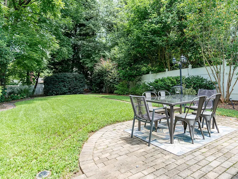 Monroe Dr NE — Photo 66