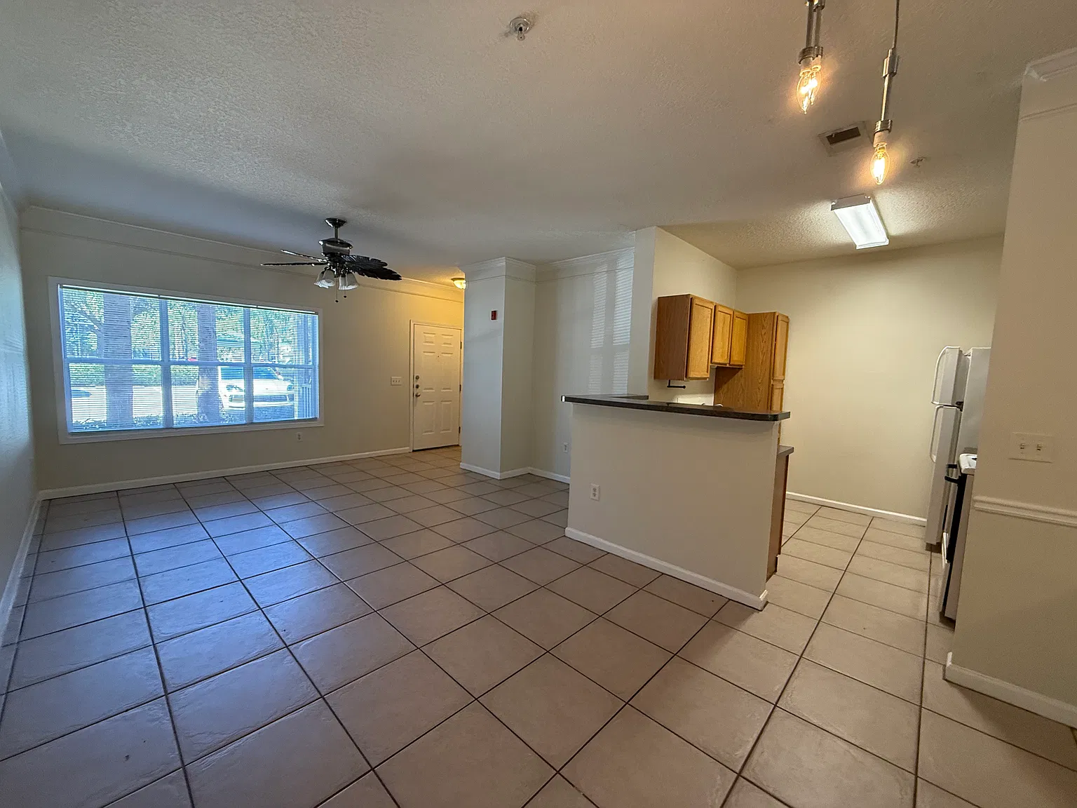 2 bed, 1048 sqft, $1,400 — Photo 2