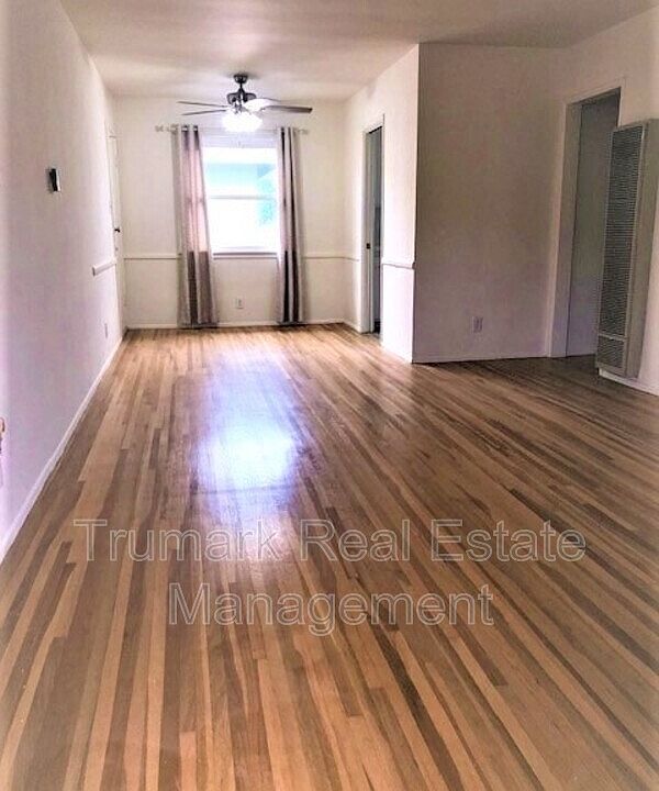 1st image of 4850 Ellenwood Dr APT 4