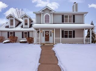 N104W6100 Susan Ln, Cedarburg, WI 53012