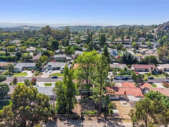 4th image of 23709 Community St