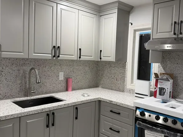 10 Louvain St #2, Toronto, ON M6N 4W8