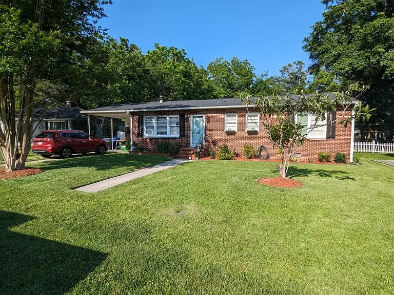 320 Cessna Ave — Photo 1