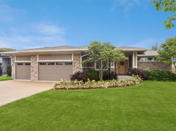 8916 NW 73rd Pl, Johnston, IA 50131