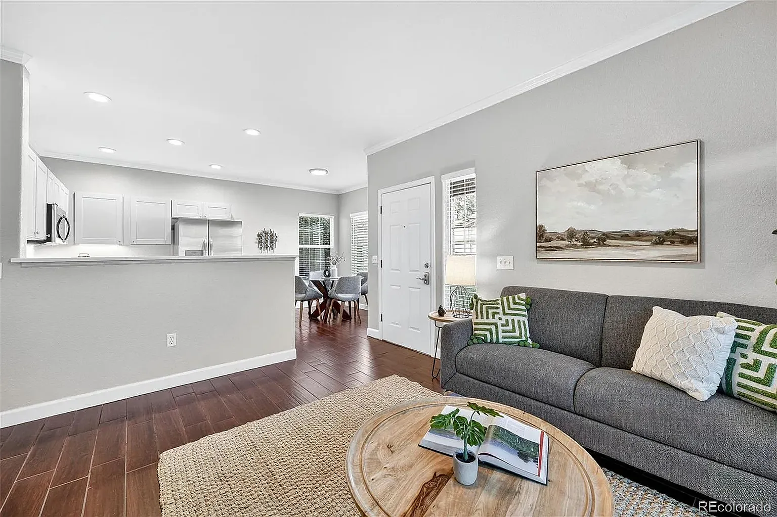 2 bed, 1024 sqft, $1,900 — Photo 1