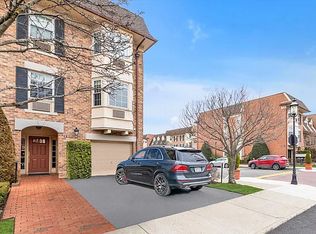 12-33 Estates Ln #1764, Bayside, NY 11360