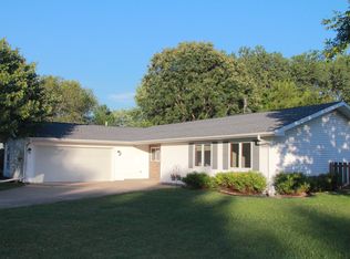 3000 Shadowfax Dr, Springfield, IL 62707