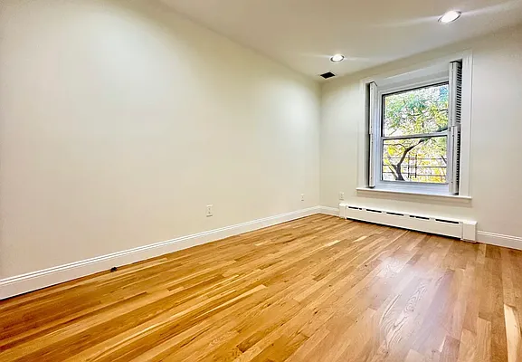 Rented by R New York | media 12