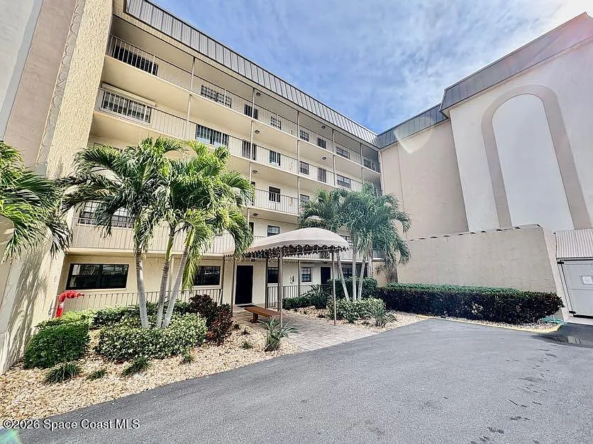 2 bed, 2.0 bath, 1101 sqft, $2,500 — Photo 2