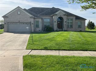 1067 S Ironwood Dr, Rossford, OH 43460