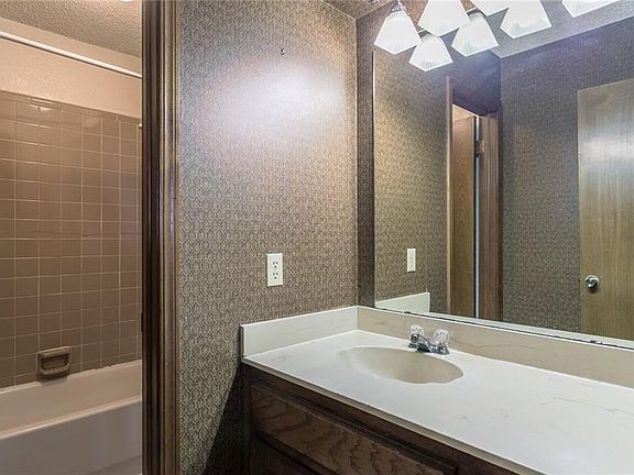 3rd image of 3744 Windswest Ct