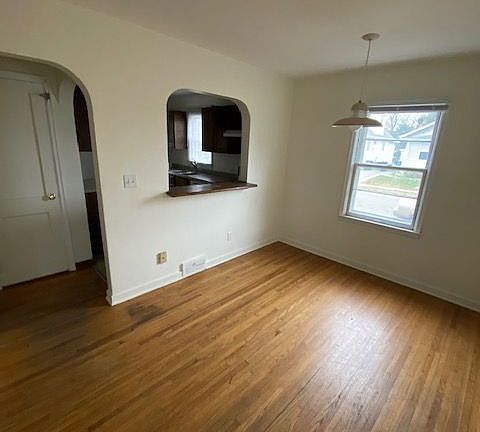 4th image of 820 12th Ave N