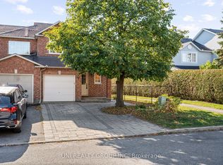 1720 Jobin Cres, Ottawa, ON K1J1C5