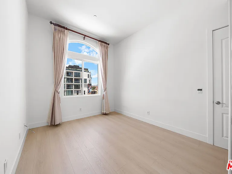 309 S Mariposa Ave #301 — Photo 18