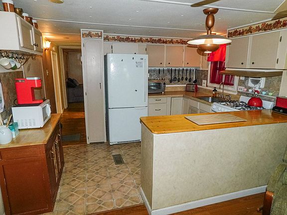 4th image of 38690 White Dr