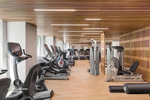 Rented by Coldwell Banker Warburg | media 21