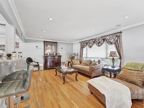5th image of 676 Rutgers Pl