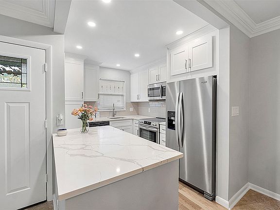 2nd image of 810 SE 7th Street #108