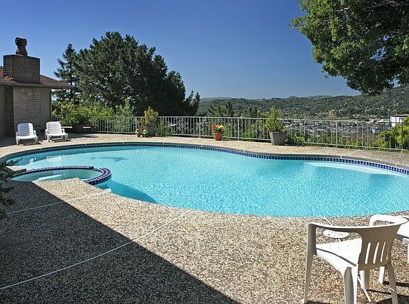 4th image of 393 Eliseo Dr