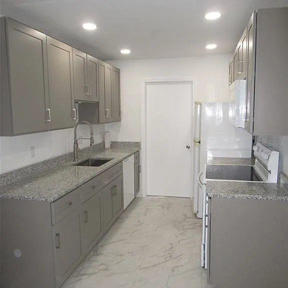 23029 Alabaster Ave — Photo 5